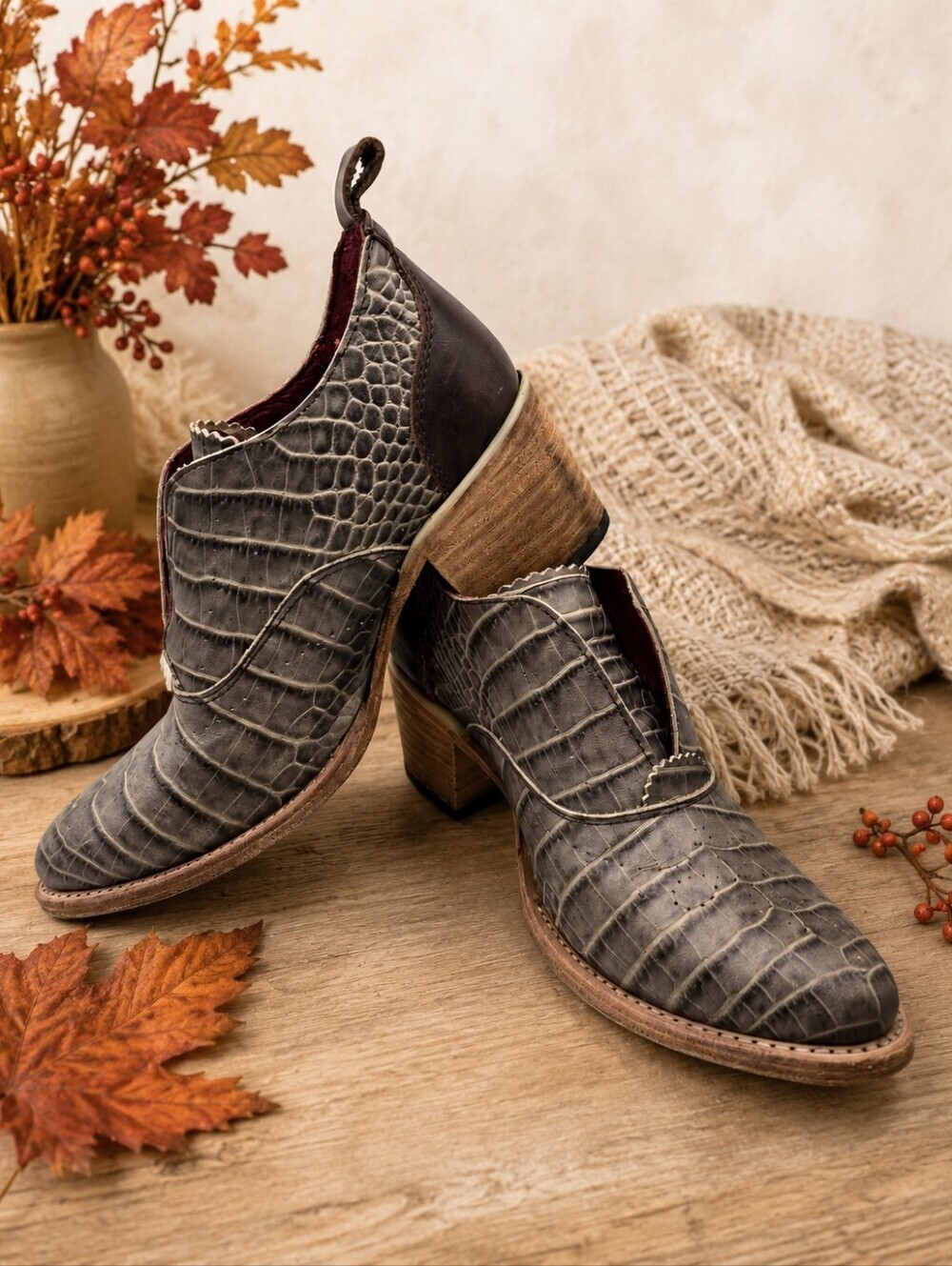 Freebirds By Steven Croc Embossed Gray Leather Chelsea Block Heel Shoes Ladies 8